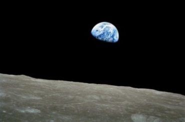 Ученые выяснили, что вода на Луне является ровесницей самого спутника