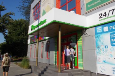 В Мелитополе взорвали центральный офис «Приватбанка» и заминировали военкомат
