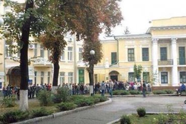 Жители Харькова и Мариуполя массово идут в военкоматы