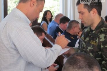 В Днепродзержинске депутатов прямо на сессии горсовета забирали в армию
