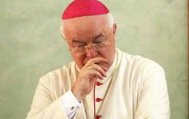 Польша добивается экстрадиции бывшего католического священника, лишенного сана за педофилию