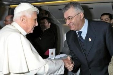 Папа Франциск уволил личного врача Бенедикта XVI