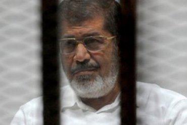 Экс-президент Египта Мурси объявил в тюрьме голодовку