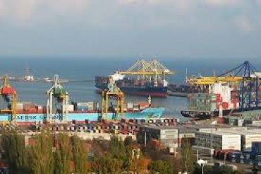 Портовые инвесторы требуют от власти объяснения причин давления фискалов и СБУ