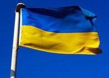 В Симферополе полиция задержала троих за фото с флагом Украины