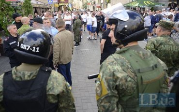 Польские и украинские футбольные фанаты устроили драку на Майдане
