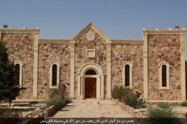 В Сирии боевики ИГ бульдозерами разрушили монастырь V века