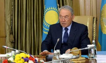 Назарбаев перевёл все вклады населения в валюту