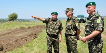 Украинские пограничники не могут копать рвы на границе с Россией из-за нелегальных трубопроводов
