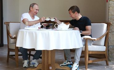 Путин и Медведев вместе мило провели воскресенье