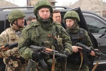 Жители ДНР пытались раздавить грузовиком группу российских военных