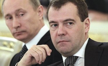 Соратники Путина начали открытую охоту на Медведева