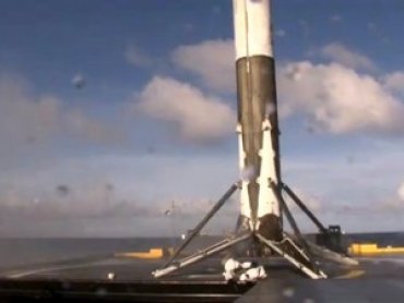 На баржу в Атлантике приземелилась первая ступень Falcon 9