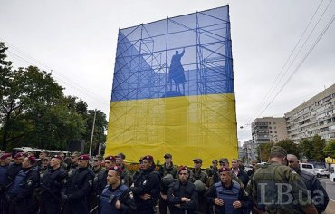 Националисты не решились на снос памятника Щорсу в центре Киева