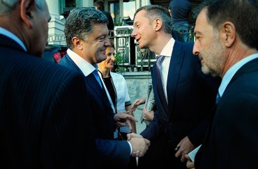 Что общего между отставкой Ложкина и Семьей Януковича