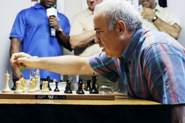Каспаров ненадолго вернулся в шахматы