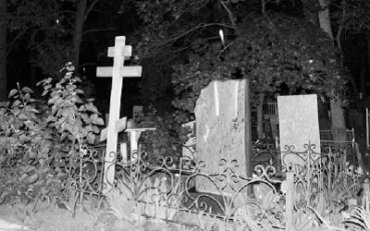 На кладбище Ливерпуля камеры сняли призрака