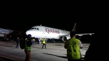 Самолет Qatar Airways впервые приземлился в Киеве