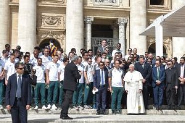 Папа Франциск встретился с игроками бразильского клуба