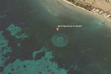 На картах Google у берегов Греции обнаружили затонувший НЛО