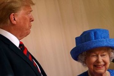 Трамп пожаловался на королеву Елизавету II