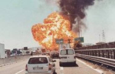 В районе аэропорта Болоньи взорвался грузовик – десятки пострадавших
