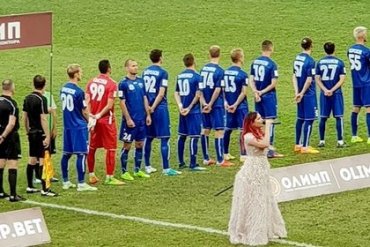Украинский футболист объяснил, почему отвернулся от флага России