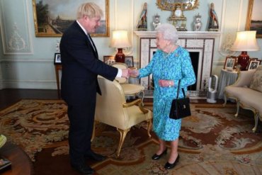 Елизавета II разочарована британским политиками