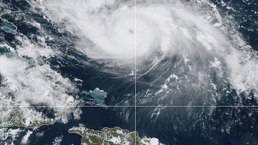 Ураган «Дориан» усилился до 4-й степени, с Багам эвакуируют людей, объявлено чрезвычайное положение