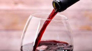 Канадские ученые выяснили, что красное вино является лекарством от COVID-19