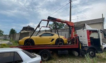 В Киеве угнали принадлежавший иностранцу Porsche с помощью эвакуатора
