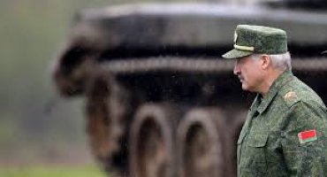 Лукашенко привел армию в полную боевую готовность