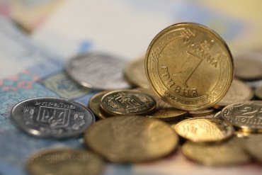 С 1 сентября минимальная зарплата в Украине повысится до пяти тысяч гривен.