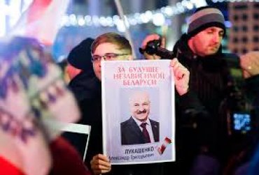 Большинство россиян за то, чтобы Лукашенко оставался президентом Беларуси, – опрос