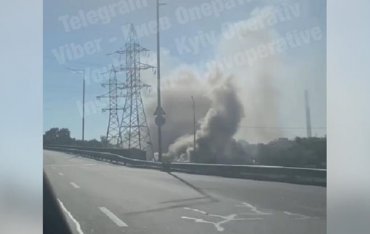 В Киеве вспыхнул крупный пожар в промзоне