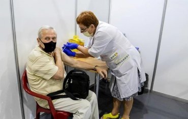 Известны сроки повторной COVID-вакцинации в Украине