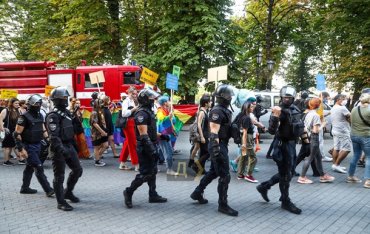 На ЛГБТ-марше в Одессе полицейских было больше, чем участников