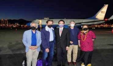 Делегація сенаторів США прибула на Тайвань двома літаками: Китай знов напружився