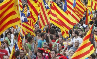 Сотни тысяч каталонцев устроили в Барселоне марш с требованием независимости от Испании