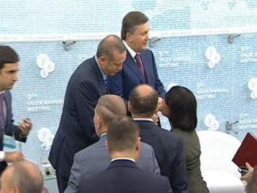 Кондолиза Райс не захотела здороваться с Януковичем