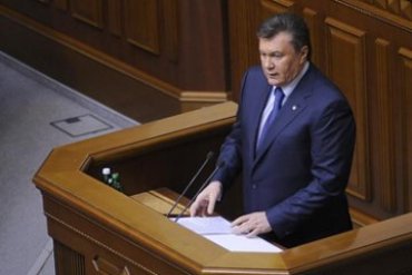 Янукович выступил в Раде с речью, оппозиция слушала молча
