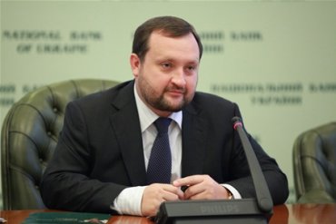 Арбузов отчитался, что правительство должно украинцам еще на 13% меньше