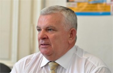 Губернатор намекнул Януковичу, что туристы к нему бы поехали, да дорог нет