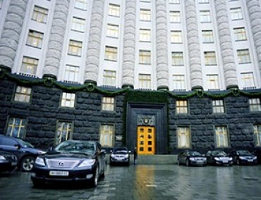 На ремонт автомобилей Азарова из госбюджета выделили 600 тысяч гривен