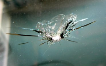 Причины повреждения или разрушения лобового стекла в автомобиле.