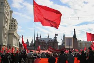 В России коммунисты предложили вернуть флаг СССР