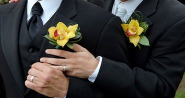 Священник, заключивший гей-«брак» со своим партнером, подал в суд на Церковь Англии за увольнение