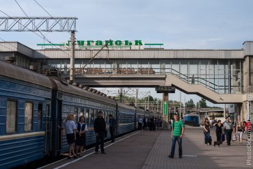 Донецкая железная дорога возобновляет движение поездов между Луганском и Киевом
