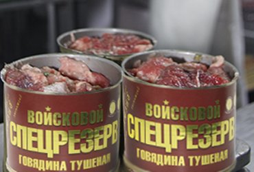 На предприятиях в оккупированном Донбассе зарплату выдают едой