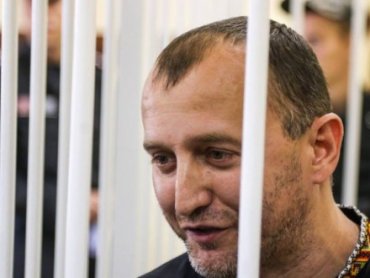 Метатель гранаты под Радой Сиротюк пожаловался суду на «стакан» от Авакова